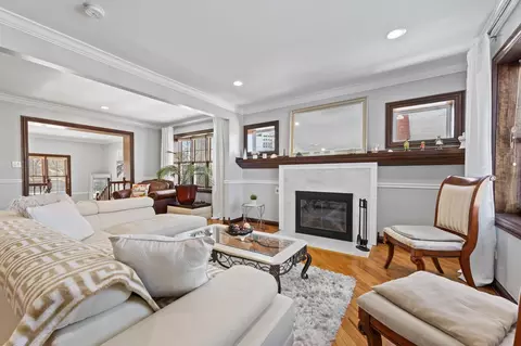 8731 Elm Dr, Des Plaines, IL 60016 photo 5