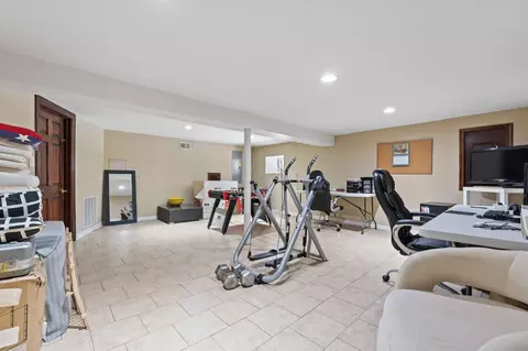 8731 Elm Dr, Des Plaines, IL 60016 photo 36
