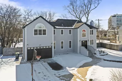 8731 Elm Dr, Des Plaines, IL 60016 photo 40