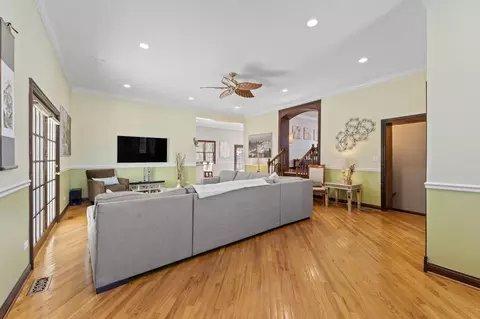 8731 Elm Dr, Des Plaines, IL 60016 photo 21
