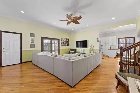 8731 Elm Dr, Des Plaines, IL 60016 photo 20