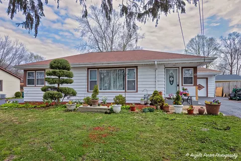 43 Lippincott Rd, Fox Lake, IL 60020