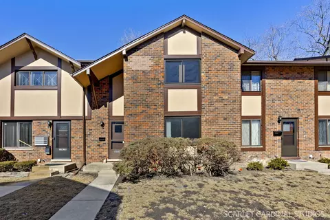 18 W104 Kirkland Ln, Villa Park, IL 60181