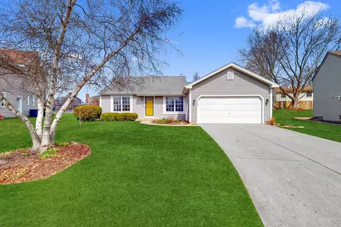 970 Sandalwood Ln, Crystal Lake, IL 60014