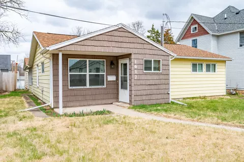 1617 W Fourth St, Dixon, IL 61021