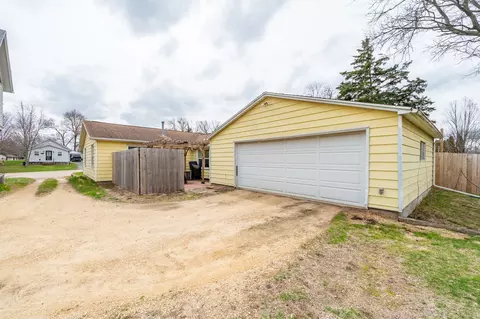 Exterior - 1617 W Fourth St, Dixon, IL 61021 photo 4 of 4