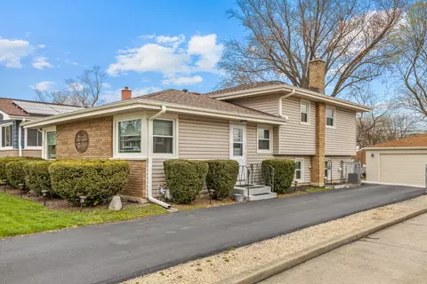 241 N Stewart Ave, Lombard, IL 60148
