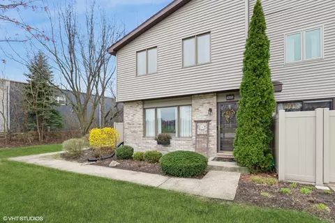 998 Schoolgate Rd #3, New Lenox, IL 60451