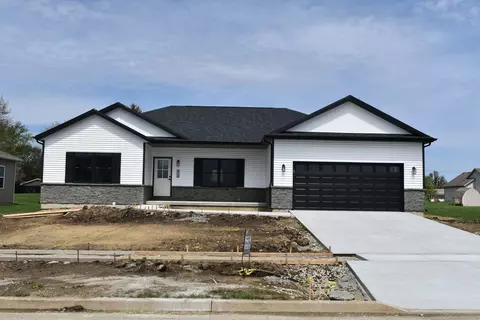 413 Abby Rd, El Paso, IL 61738