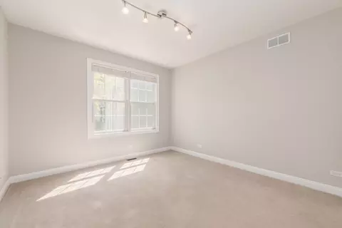 Bedroom - 6433 Davidson Ct, Gurnee, IL 60031 photo 2 of 10