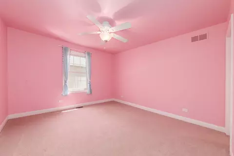 Bedroom - 6433 Davidson Ct, Gurnee, IL 60031 photo 9 of 10