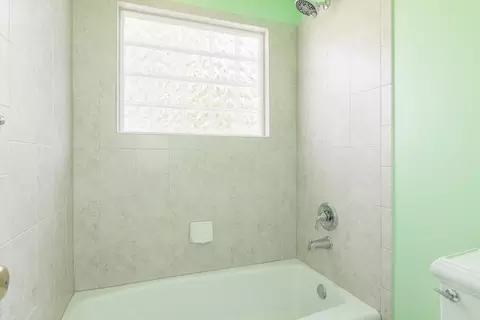 Bath - 6433 Davidson Ct, Gurnee, IL 60031 photo 8 of 8