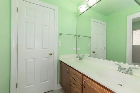 Bath - 6433 Davidson Ct, Gurnee, IL 60031 photo 7 of 8