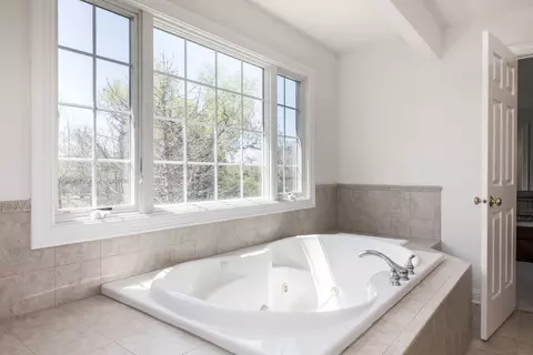 Bath - 6433 Davidson Ct, Gurnee, IL 60031 photo 3 of 8