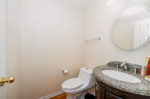 Bath - 716 Samson Way, Northbrook, IL 60062 photo 1 of 4