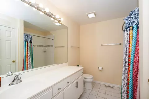 Bath - 716 Samson Way, Northbrook, IL 60062 photo 4 of 4