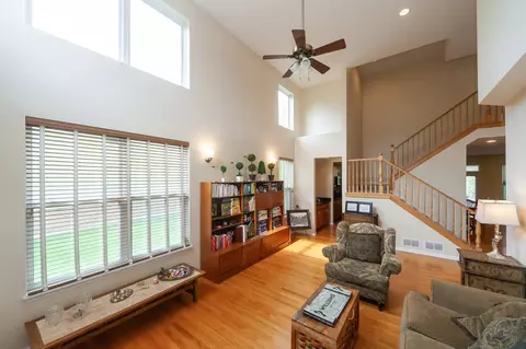 Living - 716 Samson Way, Northbrook, IL 60062 photo 1 of 4