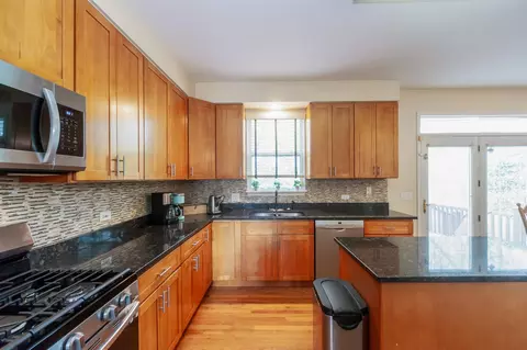 Kitchen - 716 Samson Way, Northbrook, IL 60062 photo 1 of 4