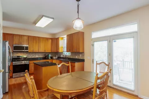 Kitchen - 716 Samson Way, Northbrook, IL 60062 photo 4 of 4