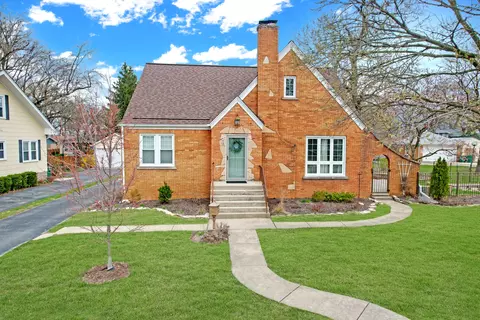 15 Eureka Dr, Lemont, IL 60439