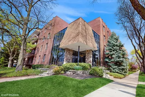 5200 Oakton St #405, Skokie, IL 60077