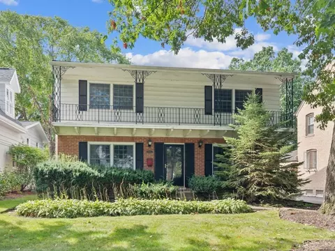 1492 Asbury Ave, Winnetka, IL 60093