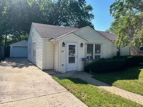 158 N Pershing Ave, Mundelein, IL 60060