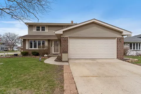 315 Canyon Trl, Carol Stream, IL 60188