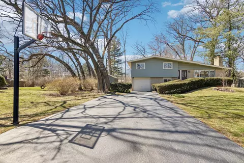 1404 Banbury Rd, Mundelein, IL 60060