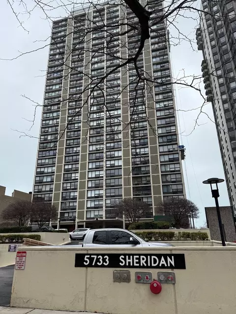 5733 N Sheridan Rd #3A, Chicago, IL 60660