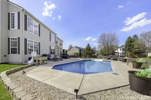 Exterior - 644 Sumac Dr, Aurora, IL 60506 photo 2 of 7