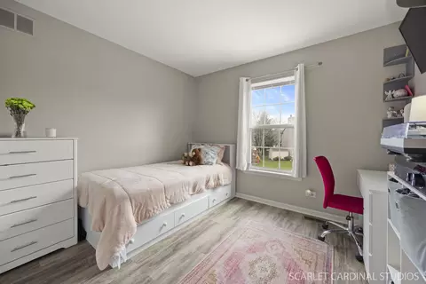 Bedroom - 644 Sumac Dr, Aurora, IL 60506 photo 3 of 4