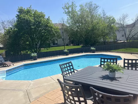 Exterior - 644 Sumac Dr, Aurora, IL 60506 photo 5 of 7