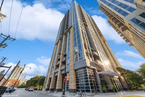 700 N Larrabee St #1308, Chicago, IL 60654
