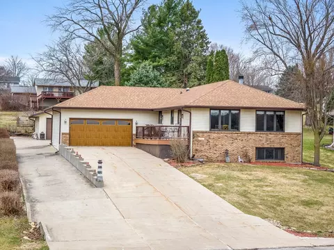 72 Delburne Dr, Davis, IL 61019