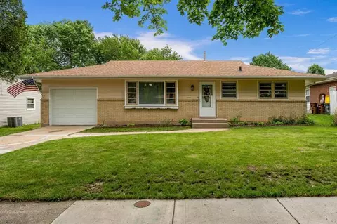 722 Hawthorne Ave, Rockford, IL 61108