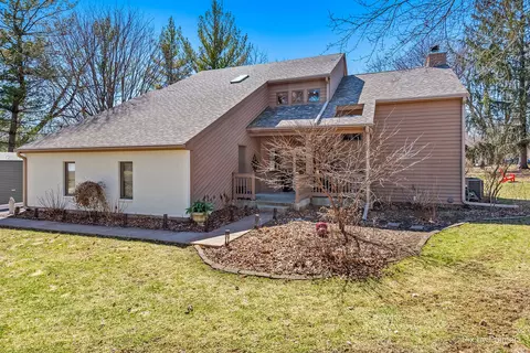 5 N692 Forest Glen Ln, Saint Charles, IL 60175