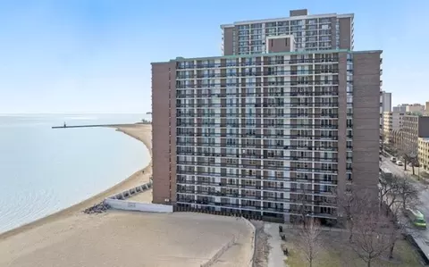 5901 N Sheridan Rd #16C, Chicago, IL 60660