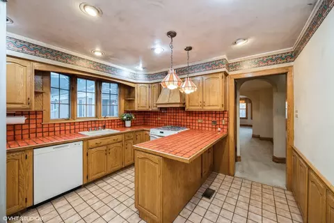 Kitchen - 3733 Harrison Ave, Brookfield, IL 60513 photo 2 of 3