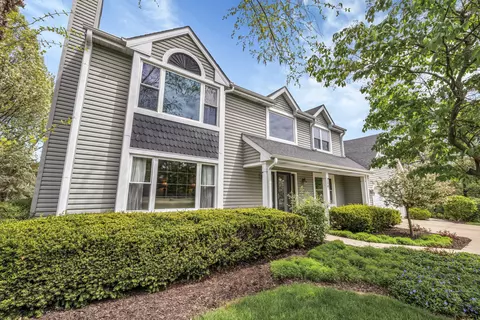 736 Crab Tree Ln, Bartlett, IL 60103 photo 2