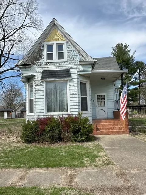 403 Richard St, Henry, IL 61537
