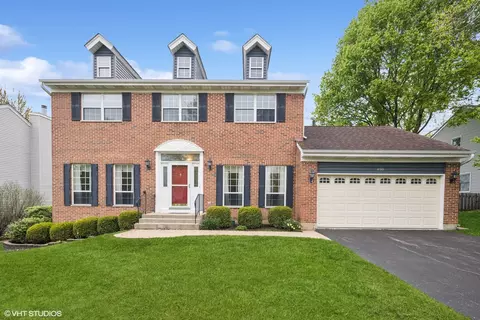 450 Old Oak Cir, Algonquin, IL 60102