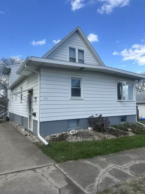 916 E Chestnut St, Bloomington, IL 61701 photo 2