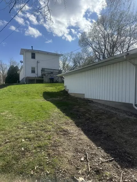 916 E Chestnut St, Bloomington, IL 61701 photo 37