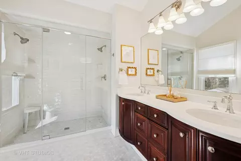 Bath - 228 E May St, Elmhurst, IL 60126 photo 1 of 2