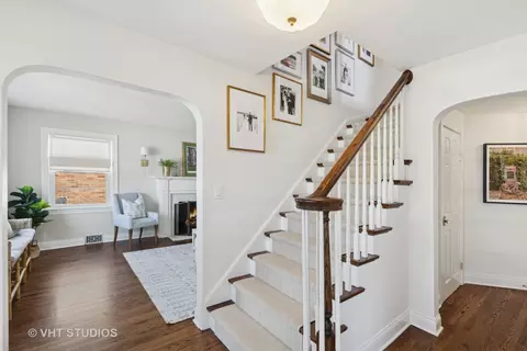 Entry Way - 228 E May St, Elmhurst, IL 60126 photo 1 of 3