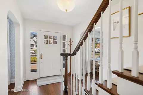 Entry Way - 228 E May St, Elmhurst, IL 60126 photo 2 of 3