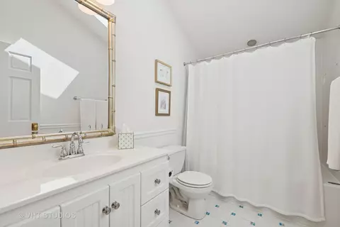 Bath - 228 E May St, Elmhurst, IL 60126 photo 2 of 2