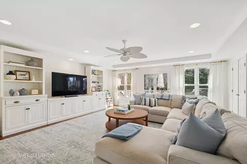 Living - 228 E May St, Elmhurst, IL 60126 photo 2 of 3