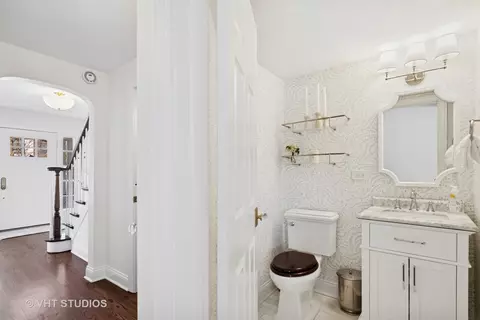 Entry Way - 228 E May St, Elmhurst, IL 60126 photo 3 of 3